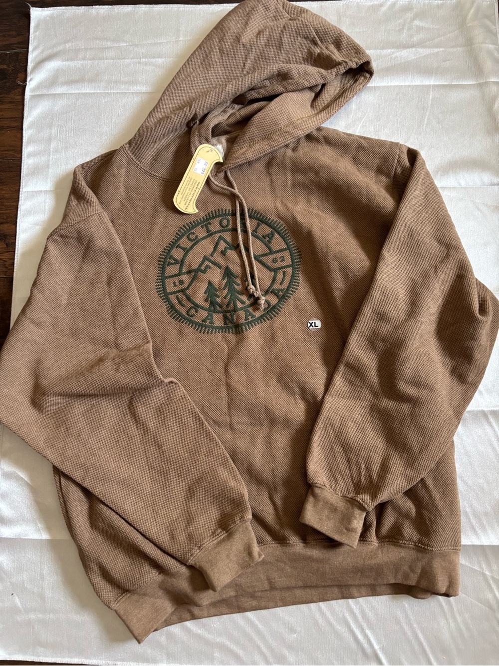 Men's Brown Crewneck Sweater with Outdoor Graphic NWT